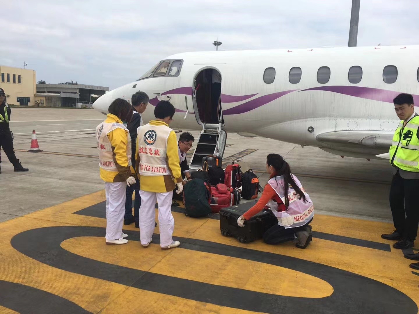 新和县香港出入境救护车出租